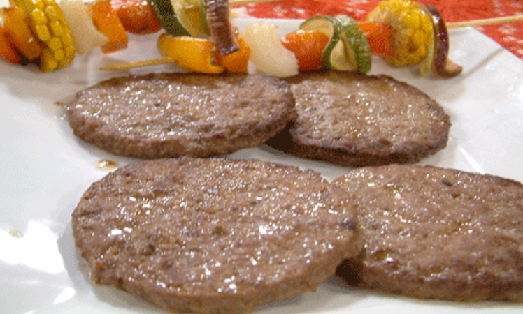 Hamburguesa Light con brochette de verduras grilladas