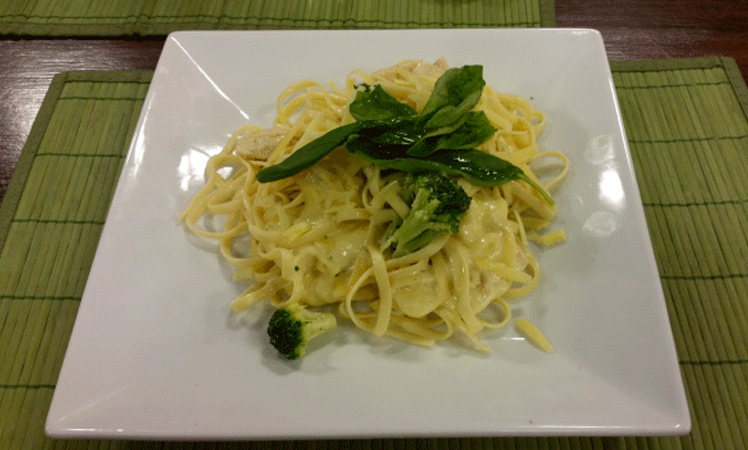 Pasta ADRIA con brocoli y pollo