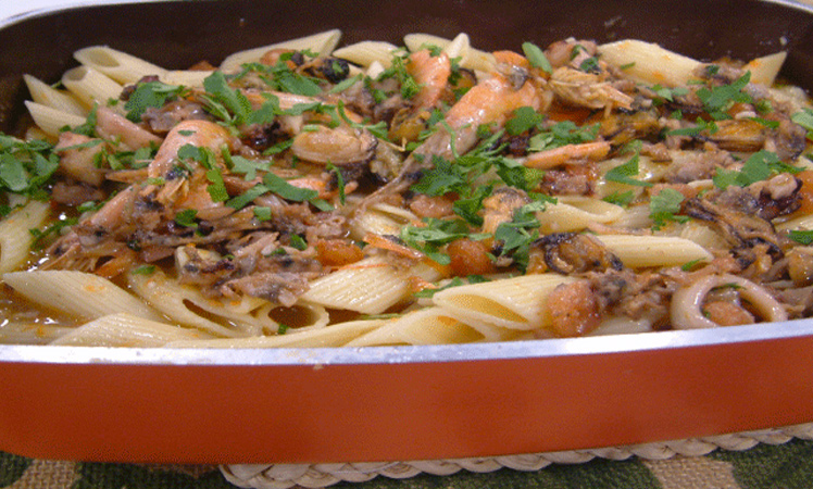 Macarrones Adria en caldo de pescado