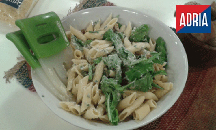 Pasta Adria con rúcula y queso azul