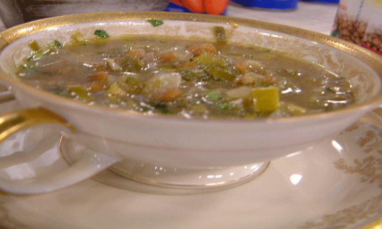 Sopa de lentejas revelación con croquetas de quinoa